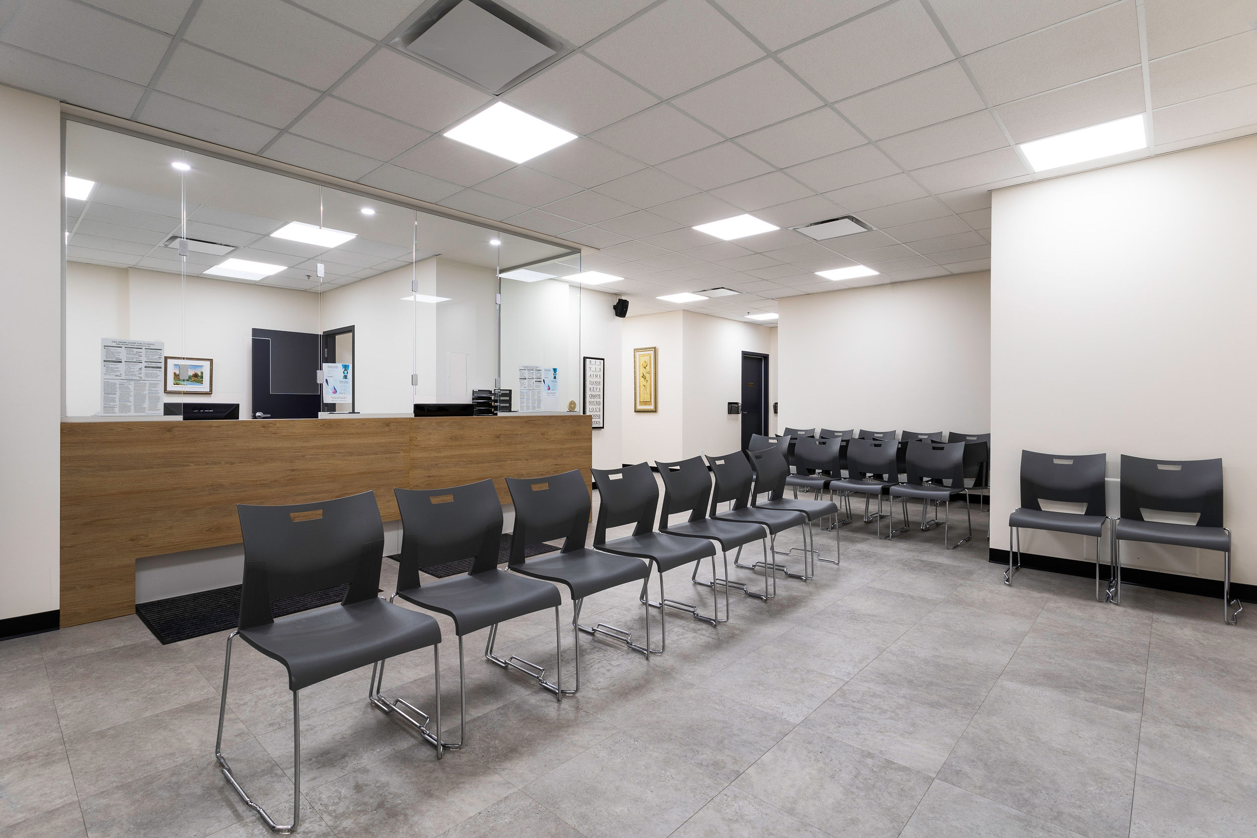 Aménagement intérieur de la Clinique de neurologie à Laval