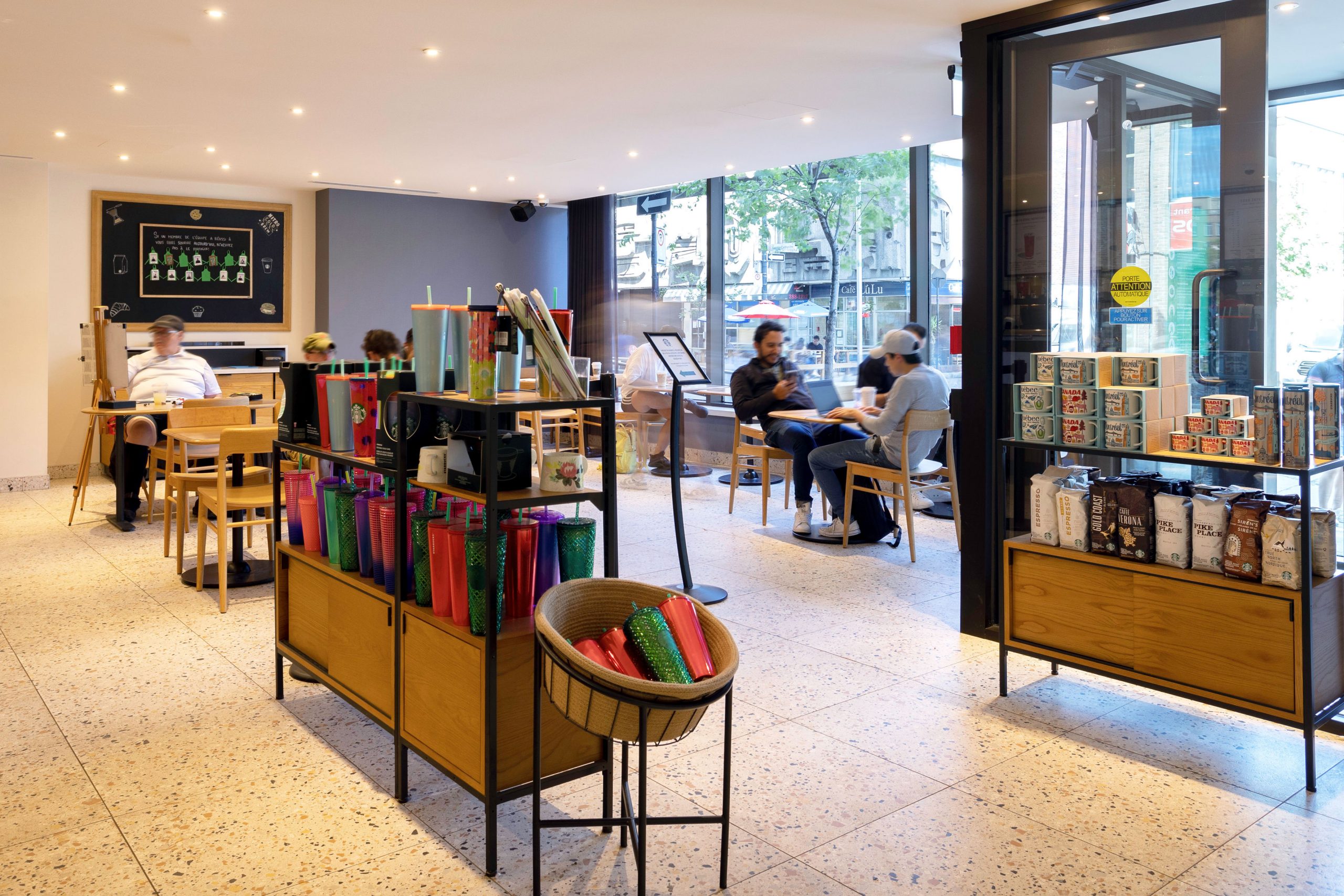 Rénovation du café Starbucks Hyatt à Montréal