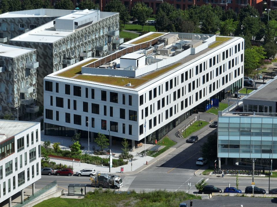 Construction de la Cité Médicale Angus à Montréal