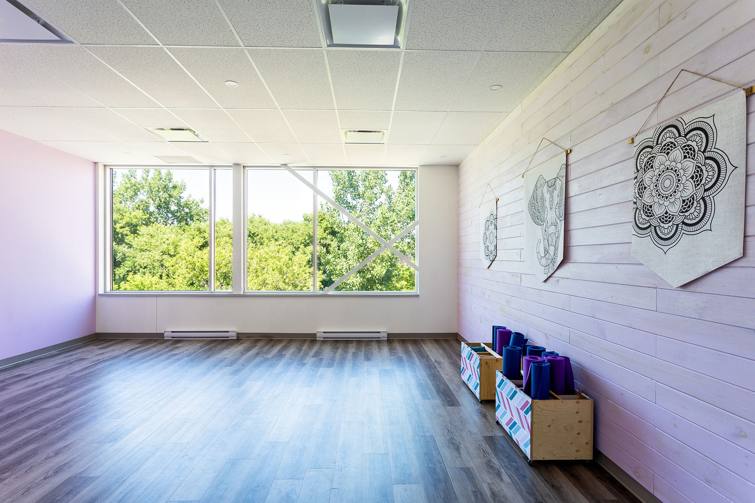 Aménagement intérieur du bougeotte et placotine à Montréal