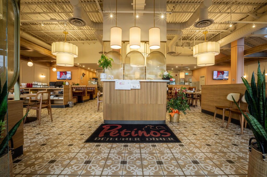 Aménagement intérieur du restaurant Pétinos à Terrebonne
