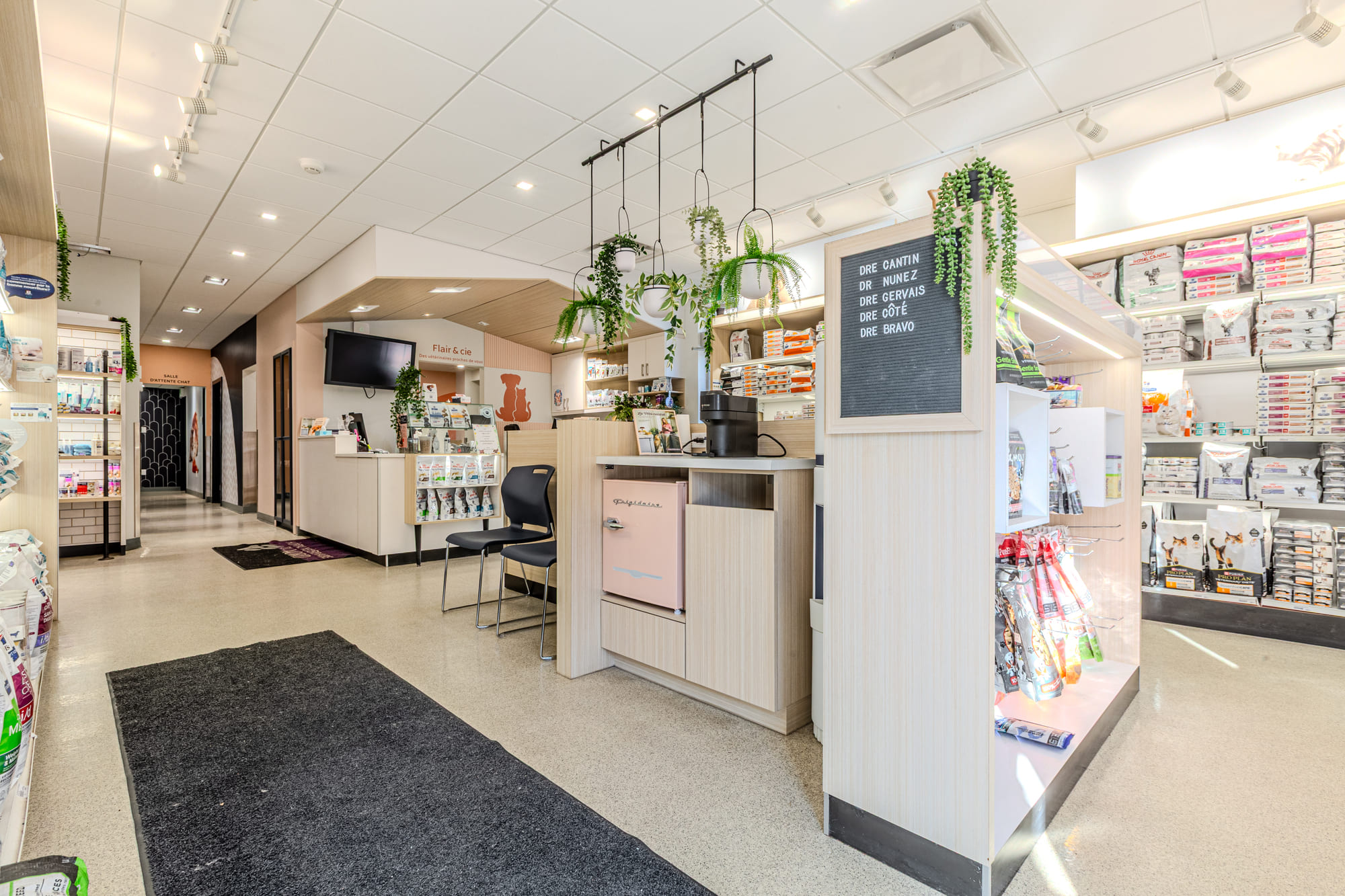 Aménagement intérieur de l'hôpital vétérinaire du nord à Montréal
